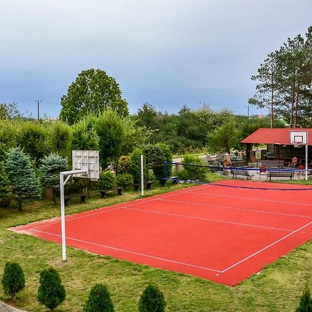 Osrodek Wczasowo-Kolonijny Bazylak Rewal Exterior foto