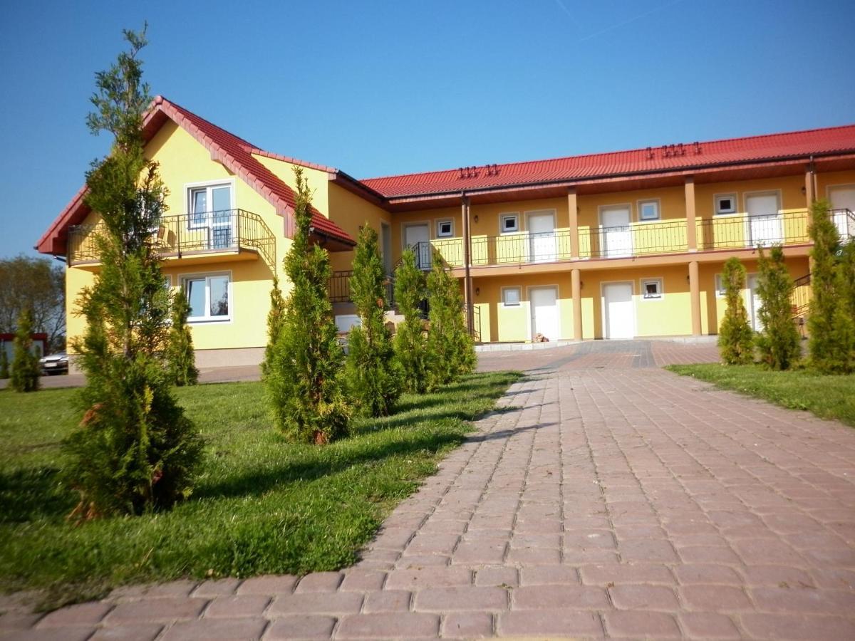 Osrodek Wczasowo-Kolonijny Bazylak Rewal Exterior foto